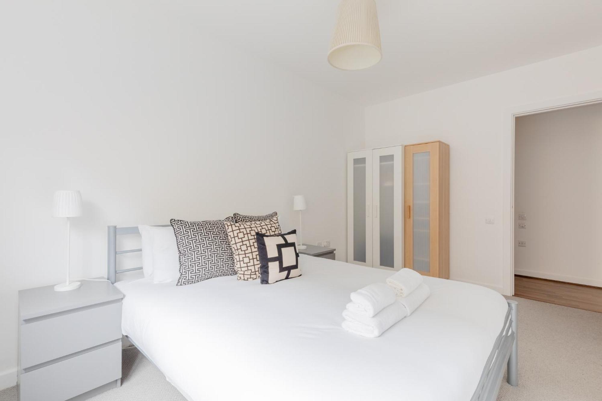 Contemporary 2bd Flat W Patio In East Appartement Londres